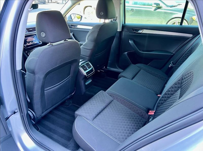 Škoda Superb 2,0 TDI DSG VIRTUAL ACC ZÁRUKA - fotka 13 z 48