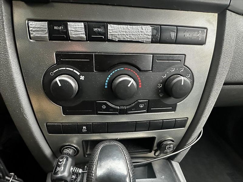 Jeep Grand Cherokee 3,7 154kW-LPG-SERVIS!! - fotka 26 z 37