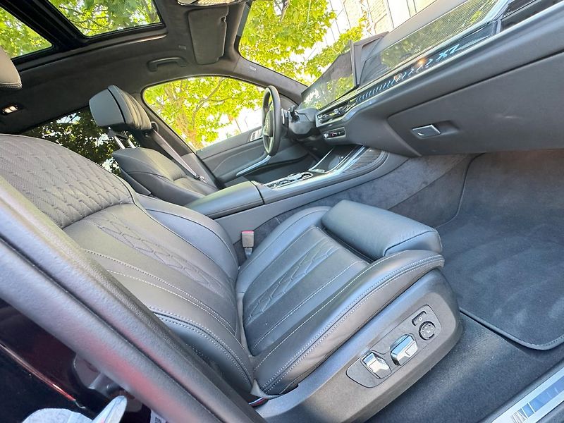 BMW X7 (2024) xDrive 40d M PAKET + Záruka  - fotka 15 z 30