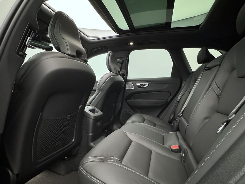 Volvo XC60 (2025) T8 AWD AUT ULTRA BLACK EDITON - fotka 17 z 23