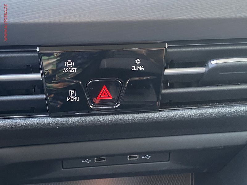 Volkswagen Golf (2021) 1.5 TSi, ČR, DSG, LED - fotka 17 z 20