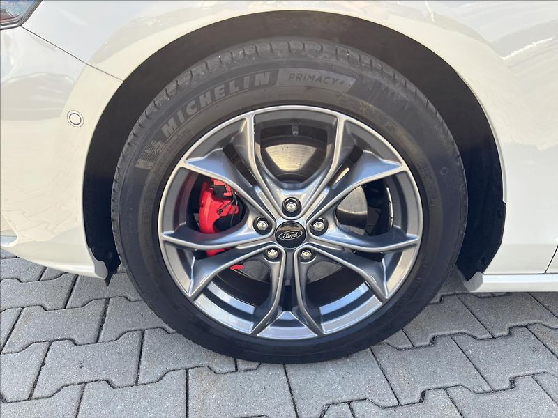 Ford Focus 1,5 EcoBlue 88 kW ST-line - fotka 9 z 43