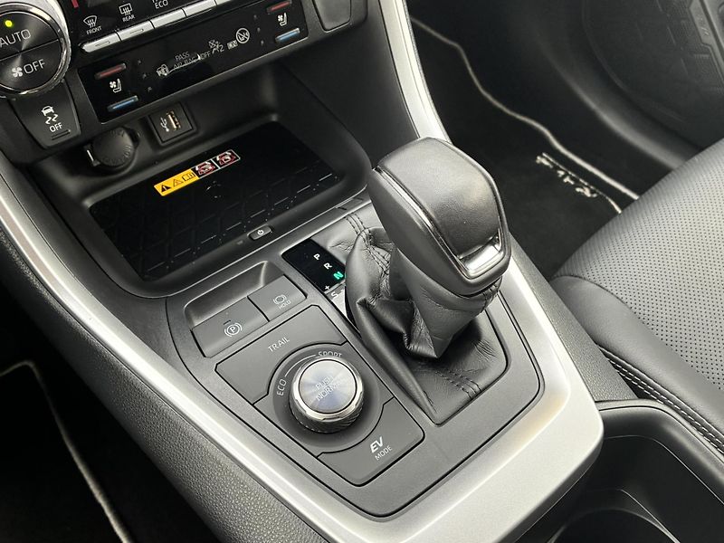 Toyota RAV4 2.5 HSD e-CVT AWD Exe. JBL - fotka 22 z 26