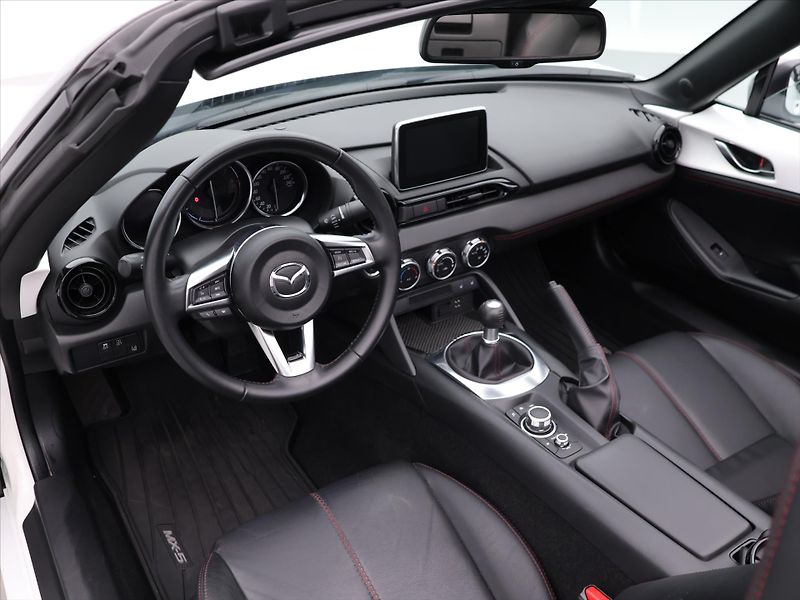 Mazda MX-5 2,0 Skyactiv-G160 118kW Revolu - fotka 28 z 35