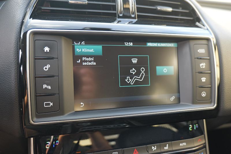 Jaguar XE 20t Prestige Meridian Kůže - fotka 30 z 35
