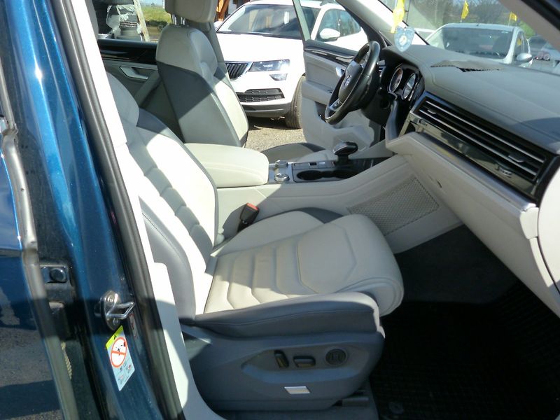 Volkswagen Touareg 3.0 TDI - fotka 17 z 42