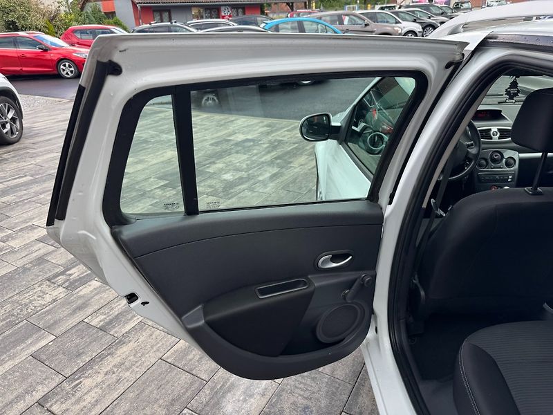 Renault Clio (2012) 1,2 55 KW Klima - fotka 12 z 28