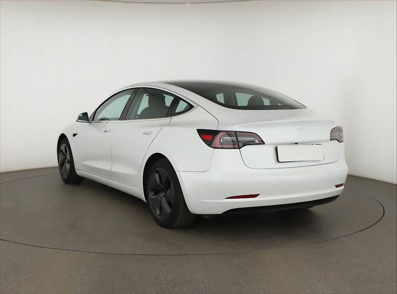 Tesla Model 3 (2020) Std Range Plus 52kWh, SoH 84% - fotka 4 z 17
