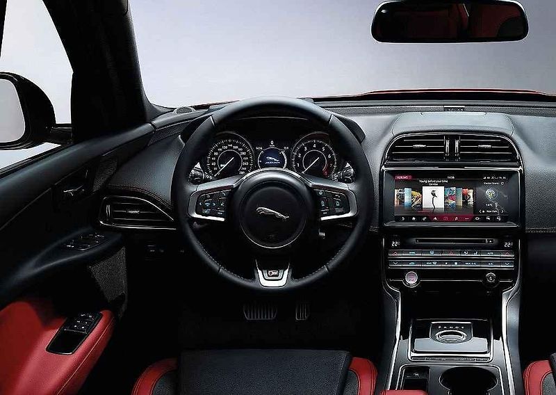 Jaguar XE.