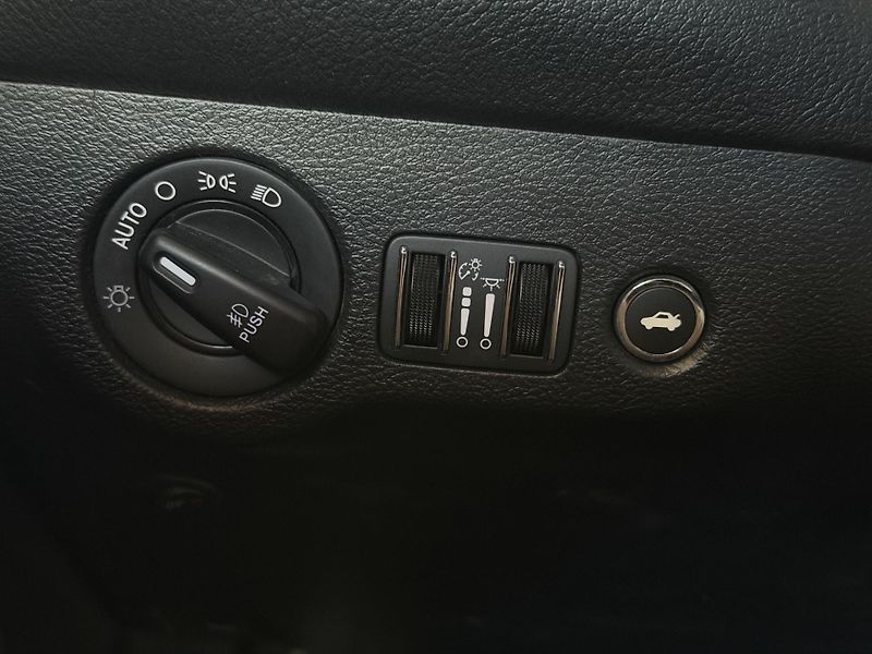 Dodge Challenger 5,7 L V8 HEMI - fotka 24 z 28