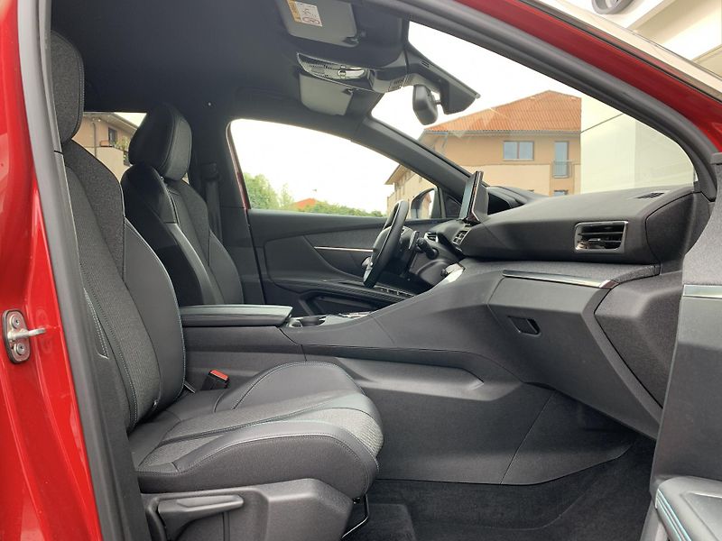 Peugeot 3008 ALLURE PACK 1.5 BHDI 96kW AT8 - fotka 15 z 35
