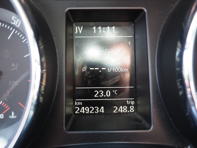 Škoda Superb (2011) 1.8 TSI, 118 kW - fotka 28 z 35
