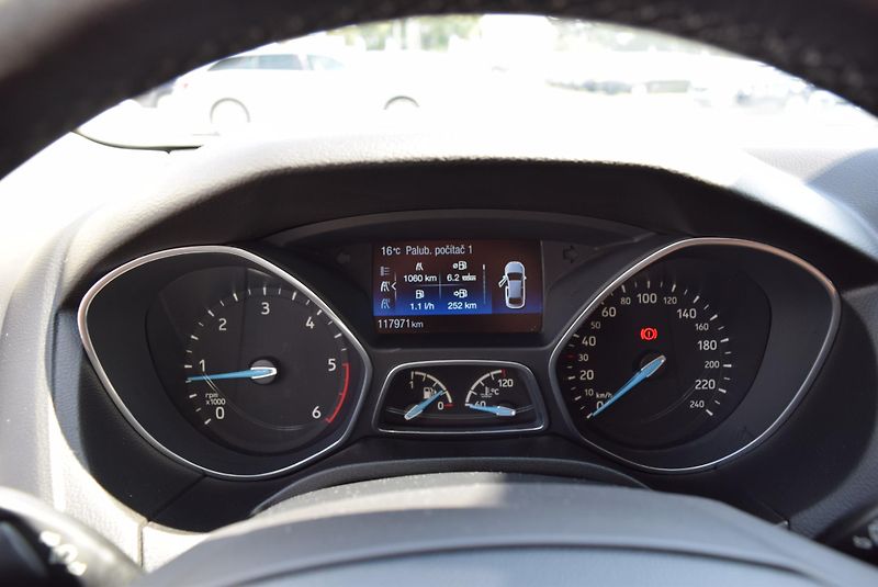 Ford Focus (2018) 2.0TDCI 110kw TITANIUM TAŽ KAM - fotka 31 z 44
