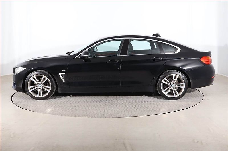 BMW Řada 4 (2015) Sport Line 420d, Automat, Navi - fotka 3 z 25