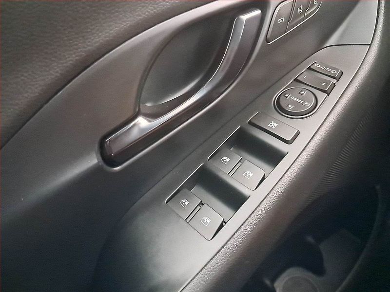 Hyundai i30 (2018) N-Line N Performance - fotka 16 z 17