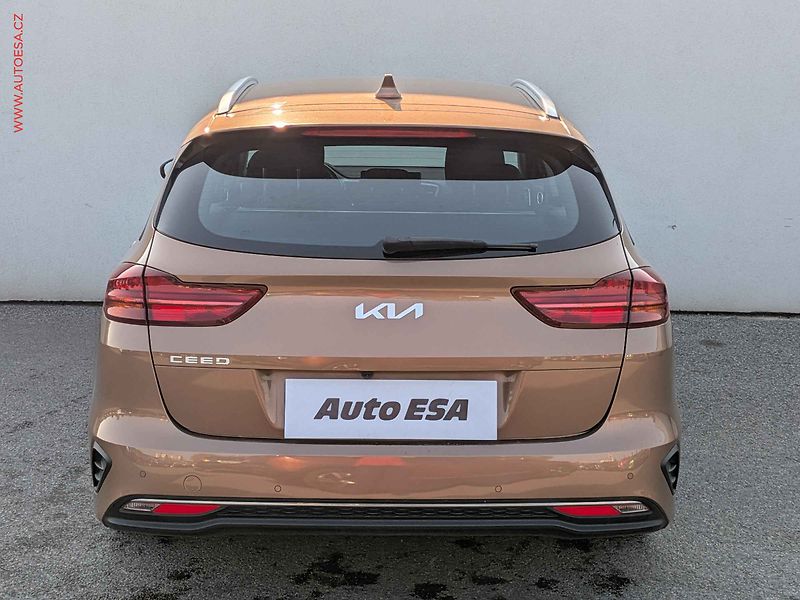 Kia Ceed (2022) 1.5T-GDi, 1.maj,ČR, AC - fotka 5 z 14