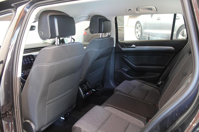Volkswagen Passat (2023) 2.0TDI DSG Display LED Tažné - fotka 17 z 35