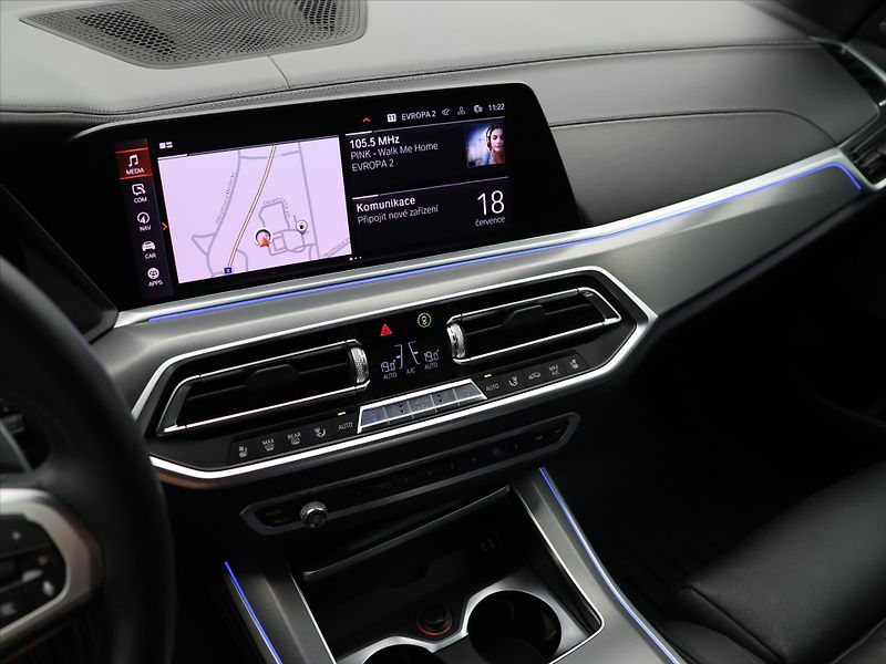 BMW X5 3,0 M50d 294kW CZ DPH FULL SER - fotka 24 z 38