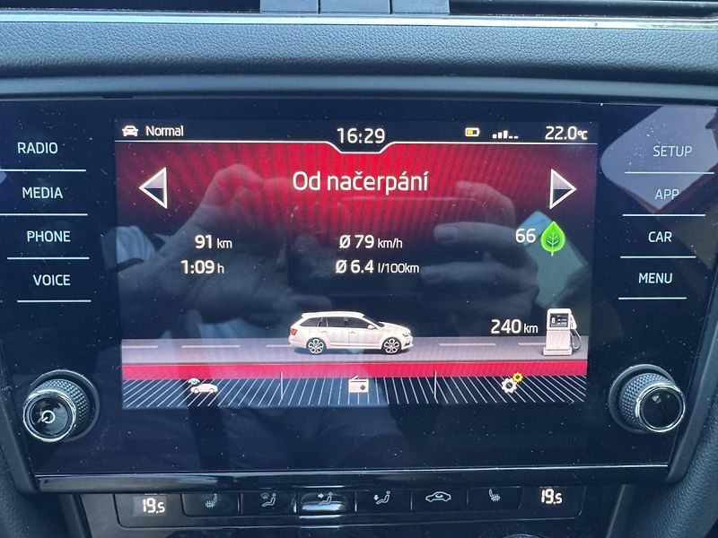 Škoda Octavia (2020) RS 2.0TSI 180kW DSG ACC LED ČR - fotka 24 z 29