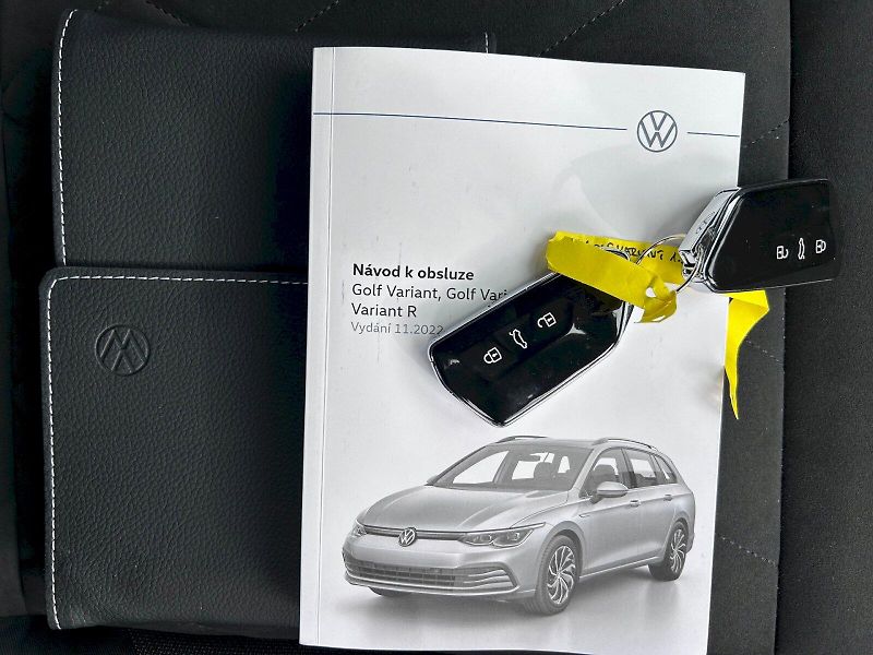 Volkswagen Golf (2023) 1.5 TSI 110kW Style - fotka 35 z 35