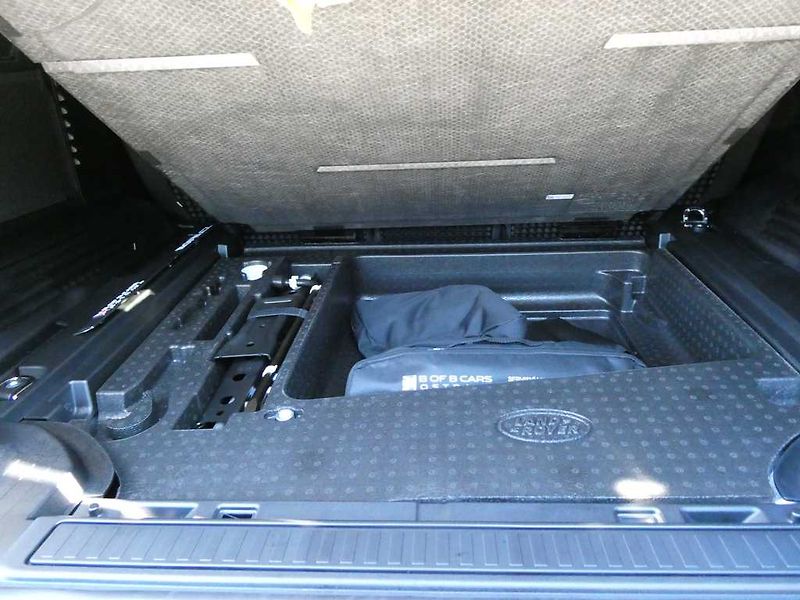 Land Rover Defender (2026) 110 3,0 X-Dynamic SE D200 - fotka 33 z 36