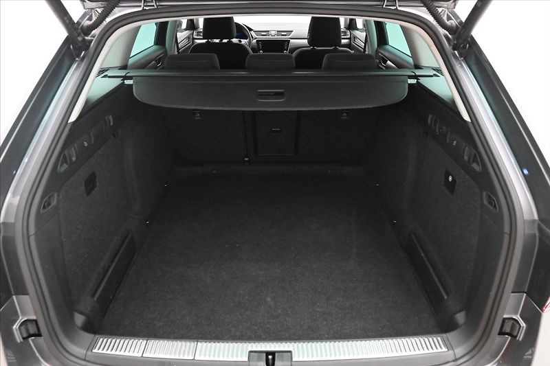 Škoda Superb 2,0 TDI 147 kW DSG Style Záruk - fotka 10 z 32