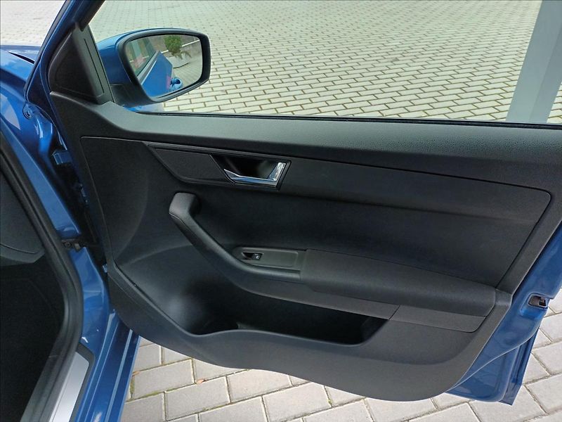 Škoda Fabia 1,2 TSI,STYLE,SERVISKA,PANO - fotka 23 z 43
