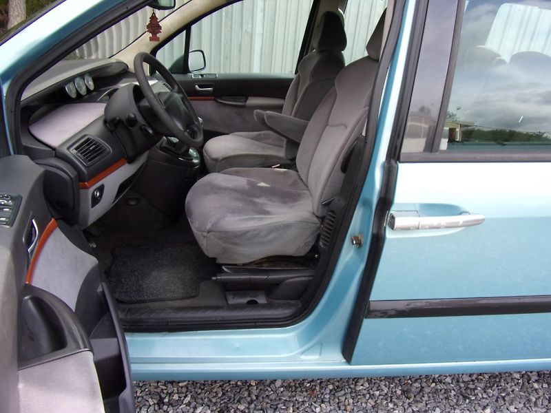 Citroën C8 (2003) 2.2HDi 94kW 278000KM 7MÍST - fotka 9 z 24