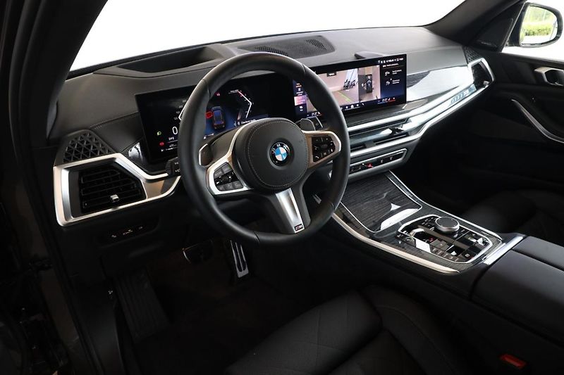 BMW X5 xDrive30d - fotka 5 z 37