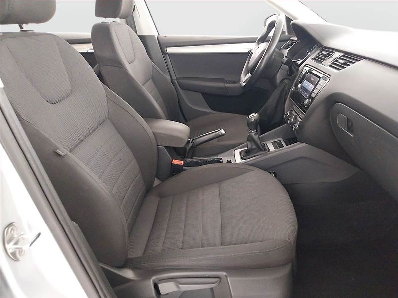 Škoda Octavia (2014) Elegance 1.6 TDI, Serv.kniha - fotka 9 z 18