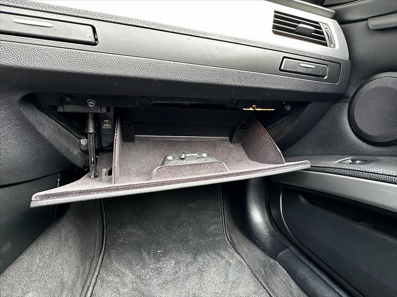 BMW Řada 3 325d 150KW-CABRIO - fotka 39 z 46