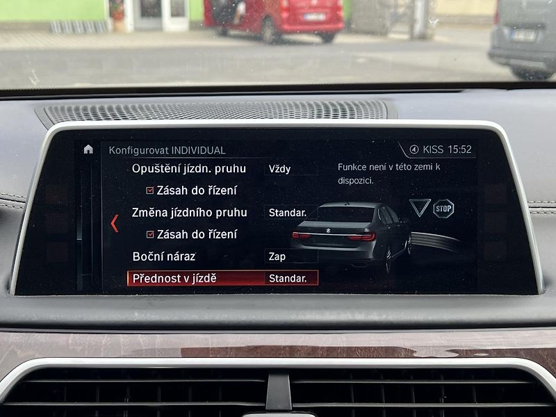 BMW Řada 7 (2017) 750d xDrive Laser Full  - fotka 25 z 39