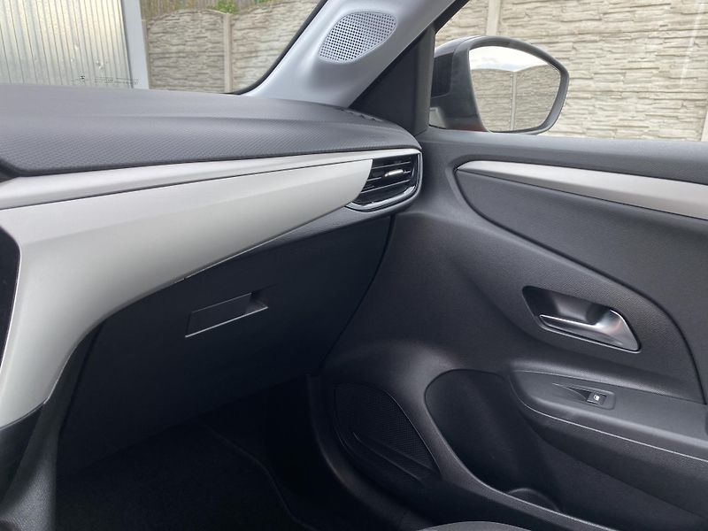 Opel Corsa 1.2i 75PS EDITION 70000KM NAVI - fotka 152 z 153
