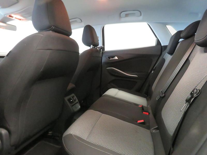 Opel Grandland X - fotka 22 z 24