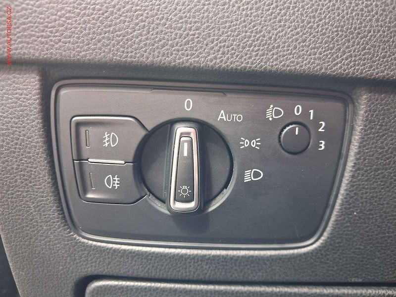 Volkswagen Passat (2015) 2.0 TDI, servis.kniha - fotka 17 z 18