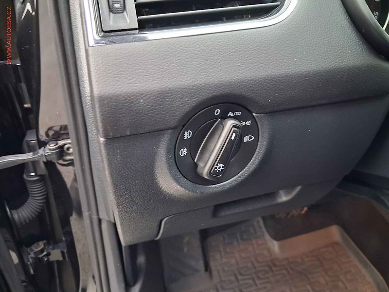 Škoda Octavia (2015) 1.6 TDi, Sport, DSG - fotka 15 z 17