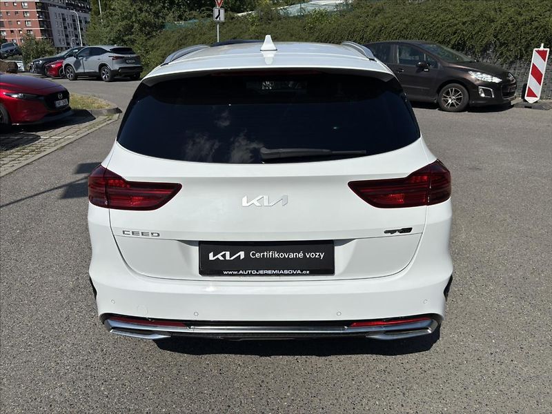 Kia Ceed 1,5 AT GT Line ZÁRUKA TÁŽNÉ - fotka 4 z 47