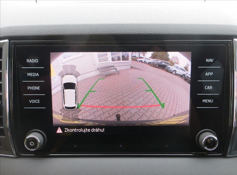 Škoda Karoq 1,5 TSI Style 110kW DSG WEBAST - fotka 20 z 33