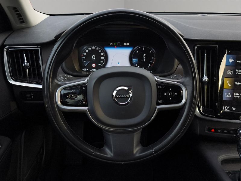 Volvo V90 (2019) CROSS COUNTRY D4 4x4 2.0 140kW - fotka 10 z 28