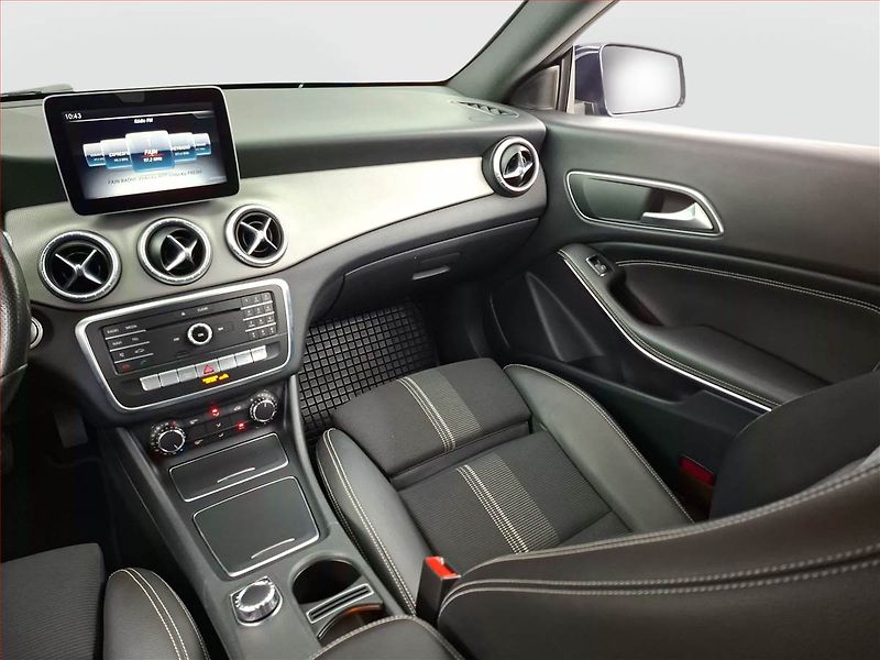 Mercedes-Benz CLA (2017) 200 CDI, Automat, Kůže, Navi - fotka 8 z 23