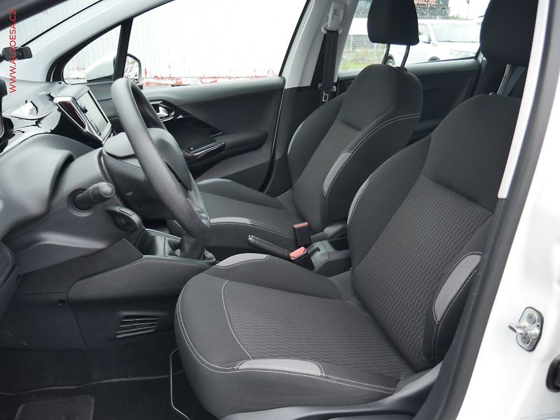 Peugeot 208 (2015) 1.2 PT, ČR, AC, tempo - fotka 9 z 19