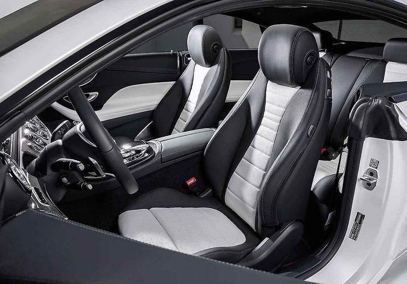 Mercedes-Benz třídy E Coupé.