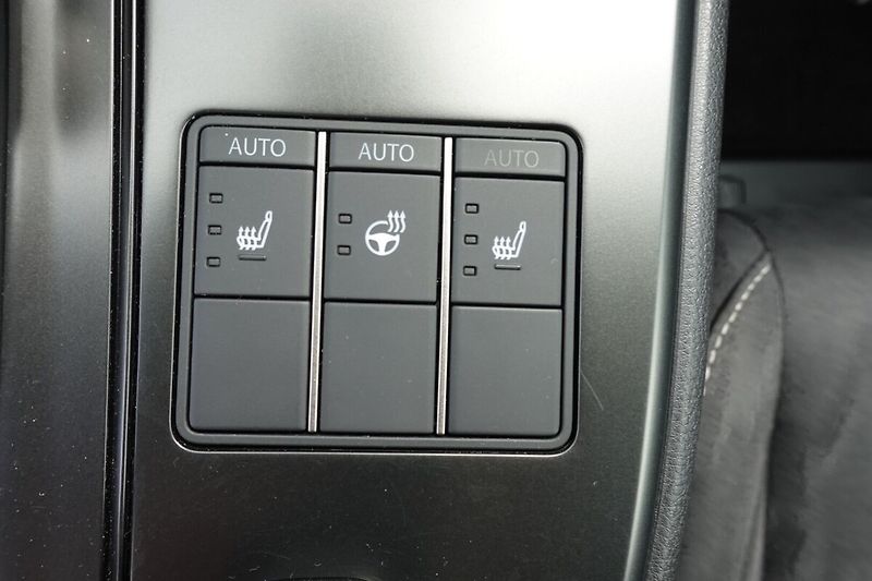 Lexus UX 300h UX300h 2,0 HEV Business Tech - fotka 21 z 34