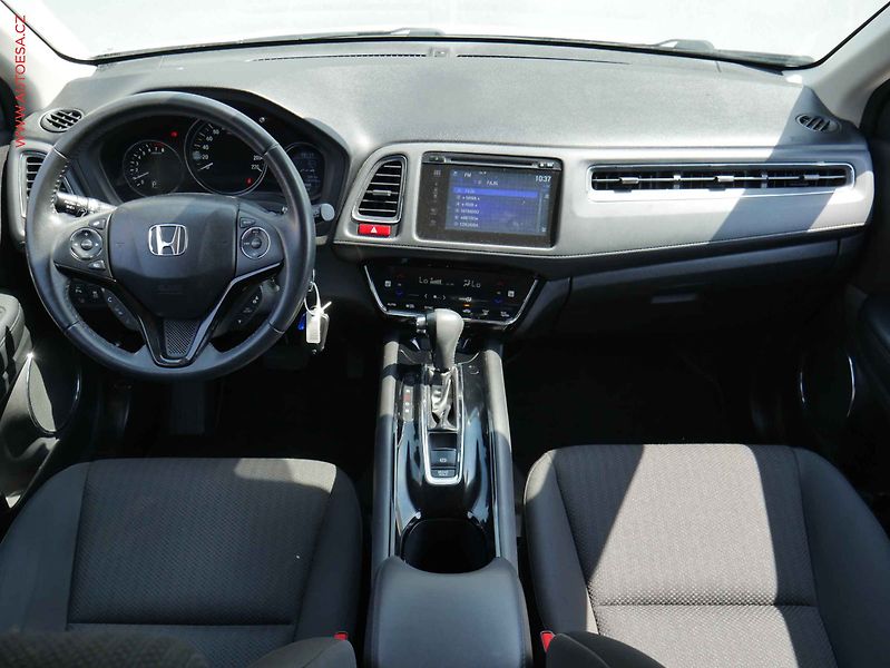 Honda HR-V (2016) 1.5 VTEC, 1.maj,ČR, AT, park - fotka 8 z 19