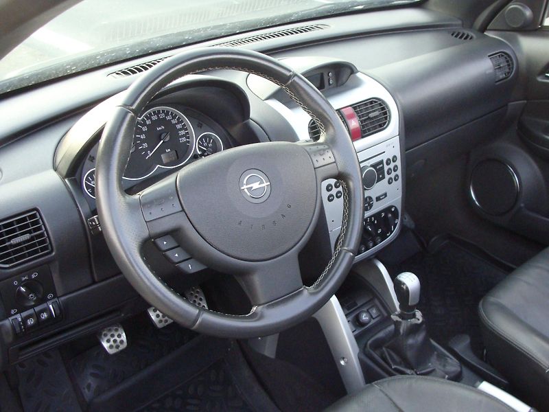 Opel Tigra 1.8i, 96000 km, 1. majitelka - fotka 10 z 31