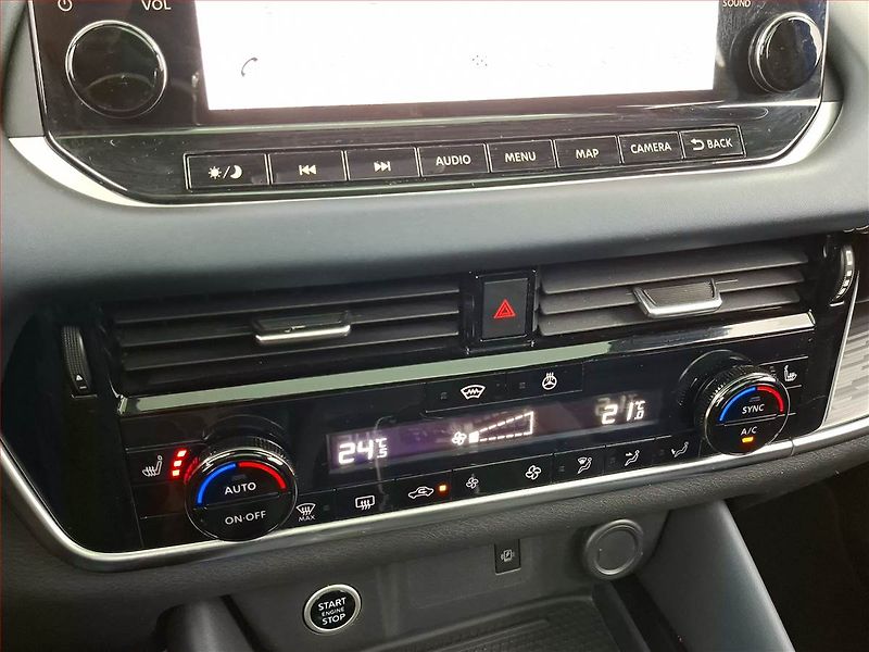 Nissan Qashqai (2022) 1.3 DIG-T - fotka 16 z 23