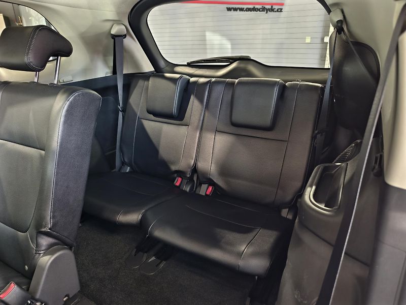Mitsubishi Outlander 2.2 DI-D 110kW A/T, 7MÍST, 4x4 - fotka 12 z 27