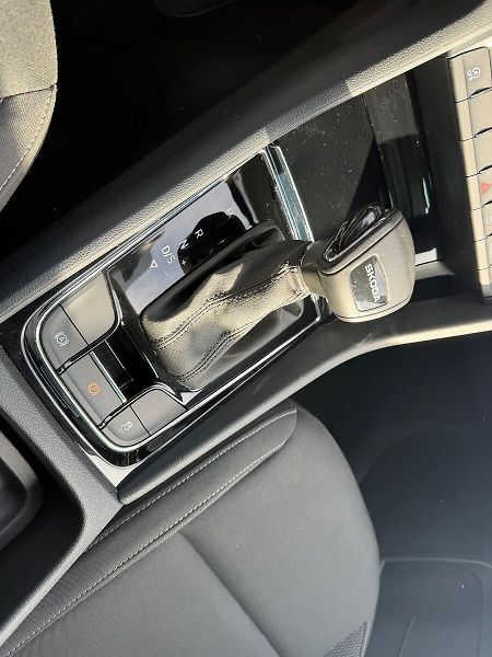 Škoda Karoq Selection  1,5TSI 110kW DSG - fotka 9 z 18