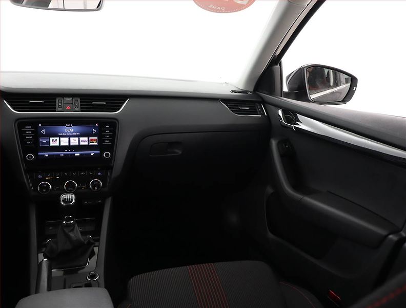 Škoda Octavia (2017) Style 1.8 TSI, Serv.kniha - fotka 8 z 22