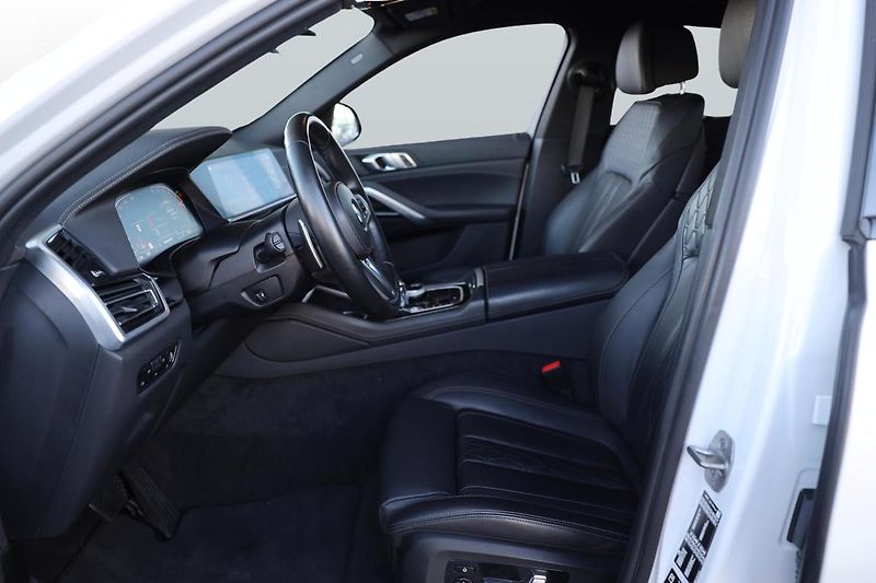 BMW X6 xDrive40d - fotka 9 z 15